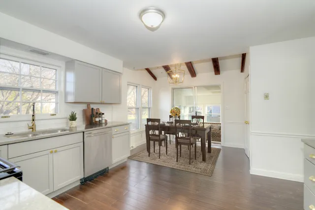 $2,800 | 2309 Sudbury Lane, Geneva, IL 60134