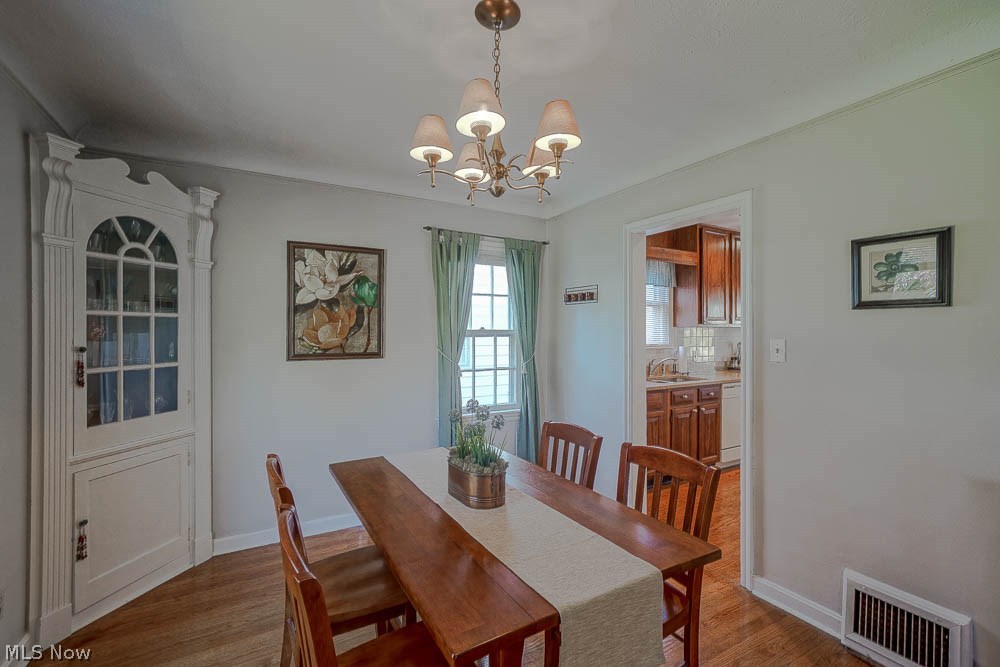 3747 Bainbridge Road Cleveland Heights, OH 44118 - Photo 4 of 23