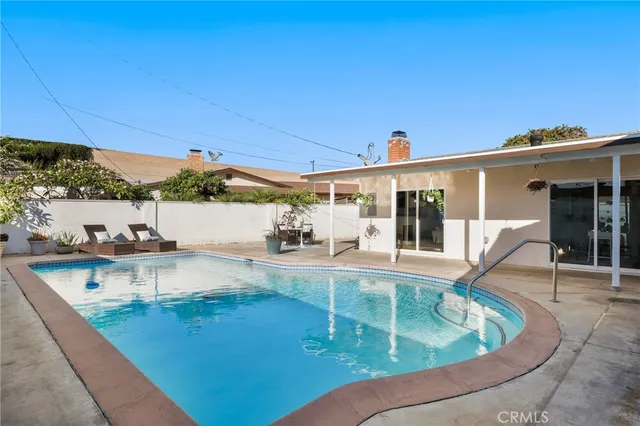 a view of entryway and hall