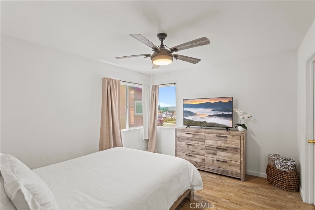 31500 Britton Circle Temecula, CA 92591 - Photo 30 of 44 a bedroom with a bed and a dresser