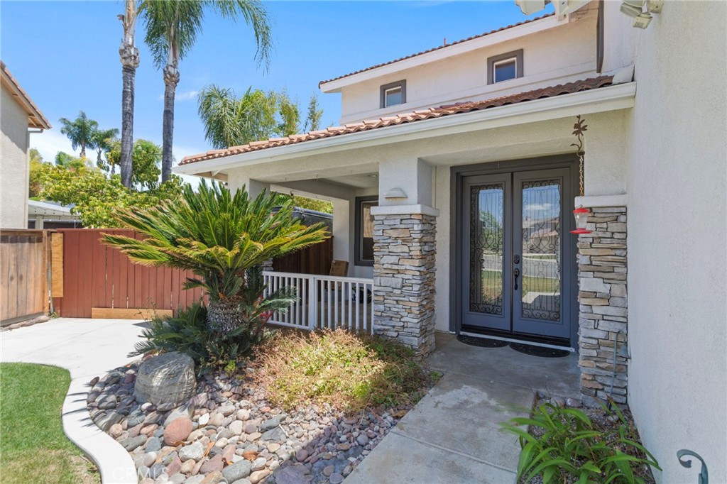 31500 Britton Circle Temecula, CA 92591 - Photo 5 of 44 a front view of a house with garden