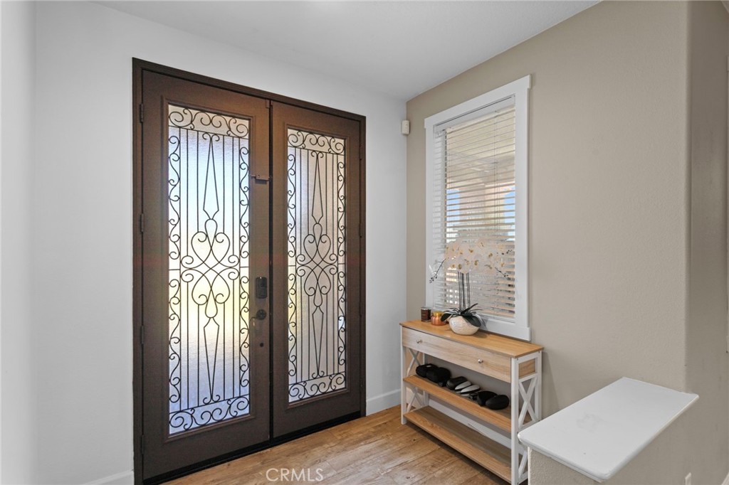 31500 Britton Circle Temecula, CA 92591 - Photo 6 of 44 a room with a bed and a window