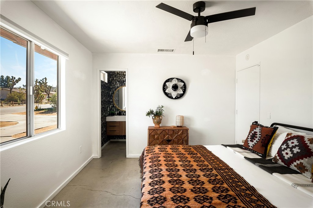 7566 Shawnee Trail Yucca Valley, CA 92284 - Photo 18 of 28 a bedroom with a bed and a window