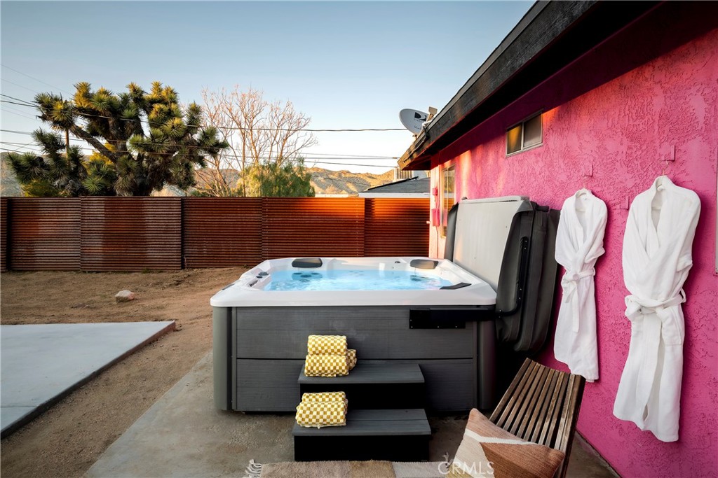 7566 Shawnee Trail Yucca Valley, CA 92284 - Photo 24 of 28 a view of outdoor space with seating