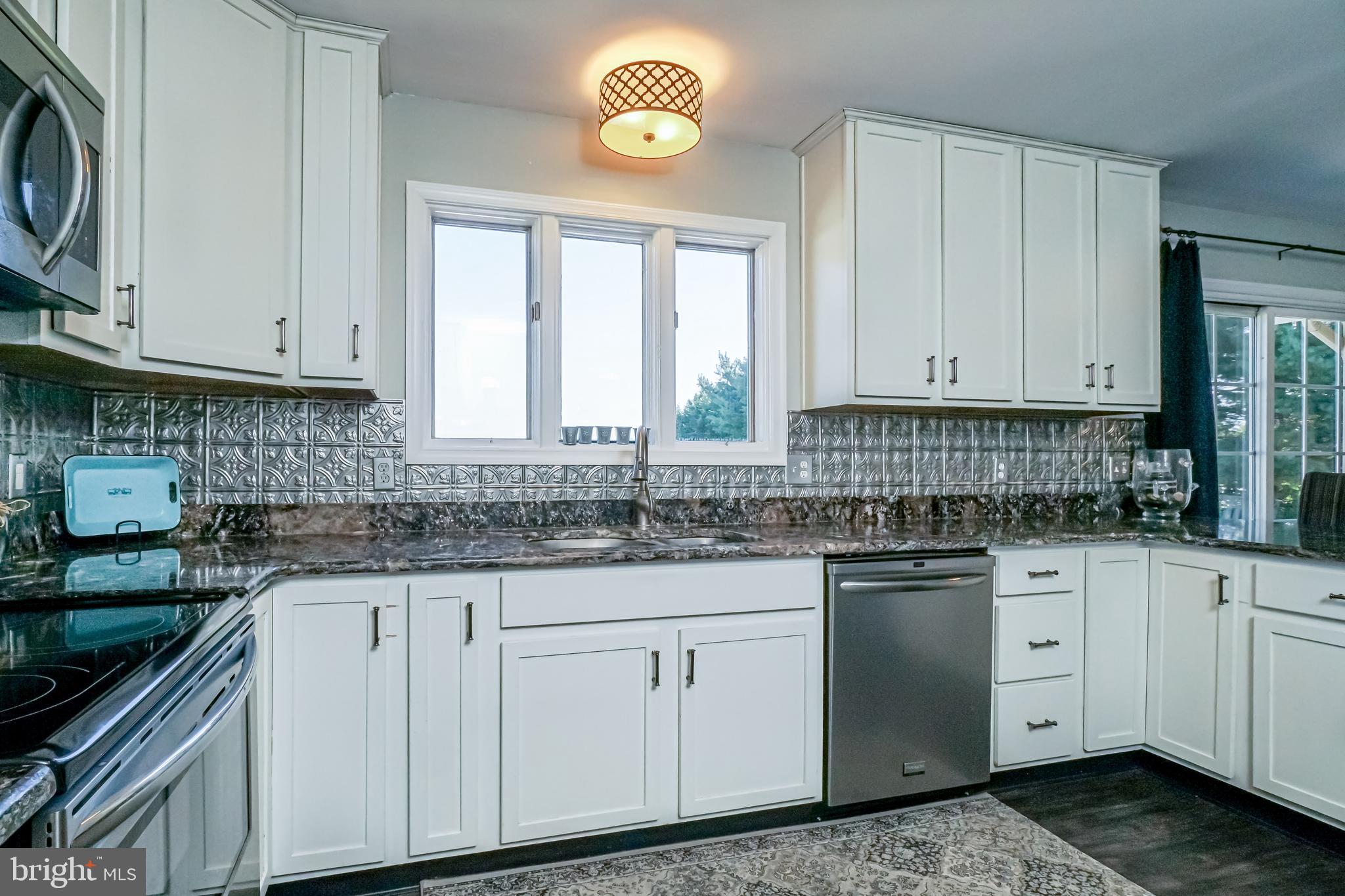 37 Blake Road Elkton, MD 21921 - Photo 7 of 41 Kitchen w/granite counter tops