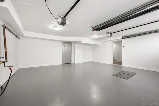 a black and white photo of a picture