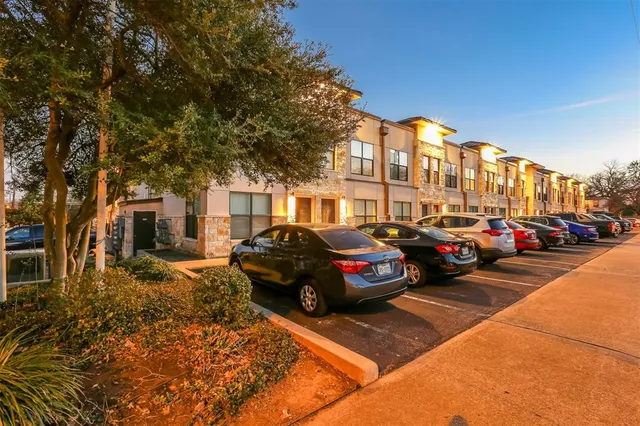 $1,595 | 711 West 32nd Street, Unit 113, Austin, TX 78705
