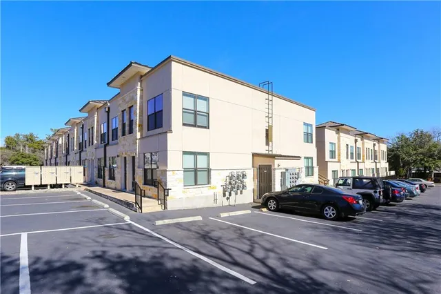 $1,595 | 711 West 32nd Street, Unit 113, Austin, TX 78705