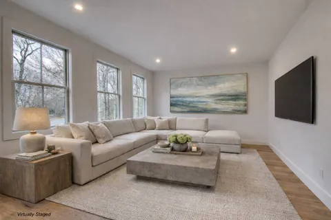 $4,650,000 | 23 Fairway Drive, East Hampton, NY 11937