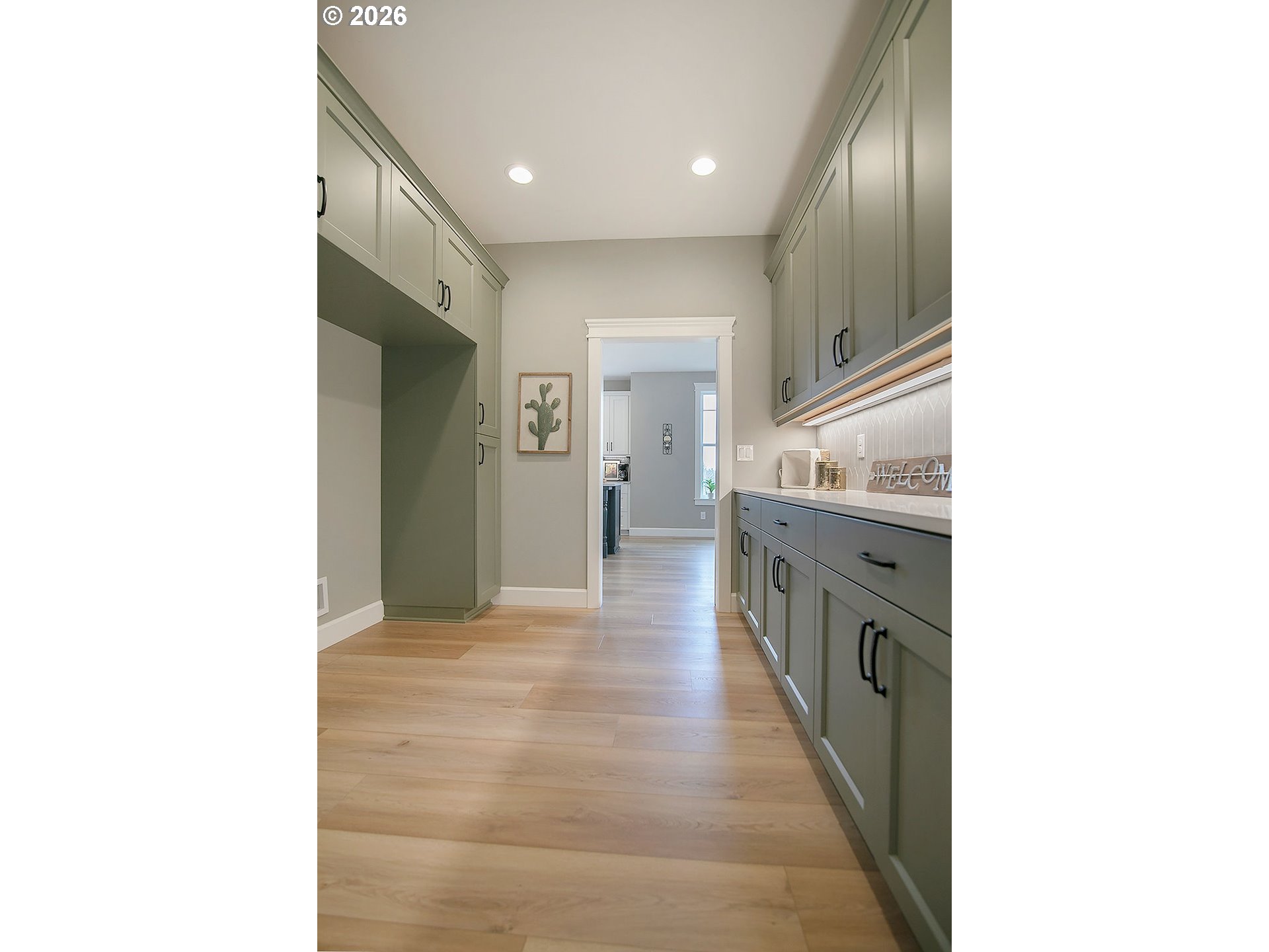 302 Waters Road Castle Rock, WA 98611 - Photo 12 of 48 Butler's Pantry