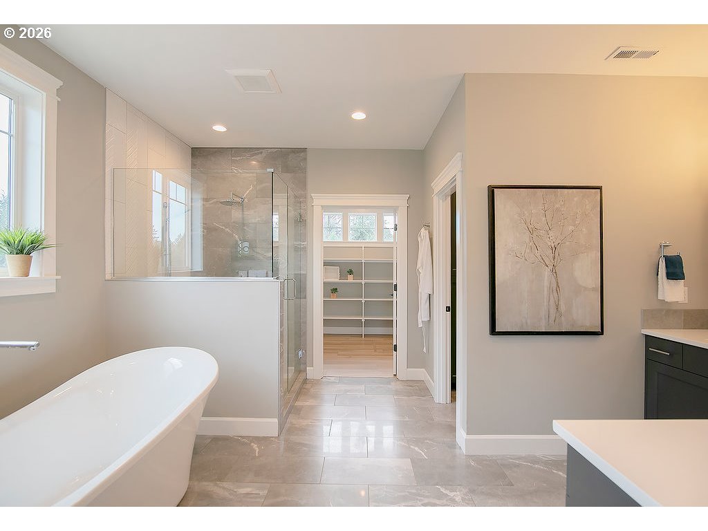 302 Waters Road Castle Rock, WA 98611 - Photo 18 of 48 En Suite Bathroom