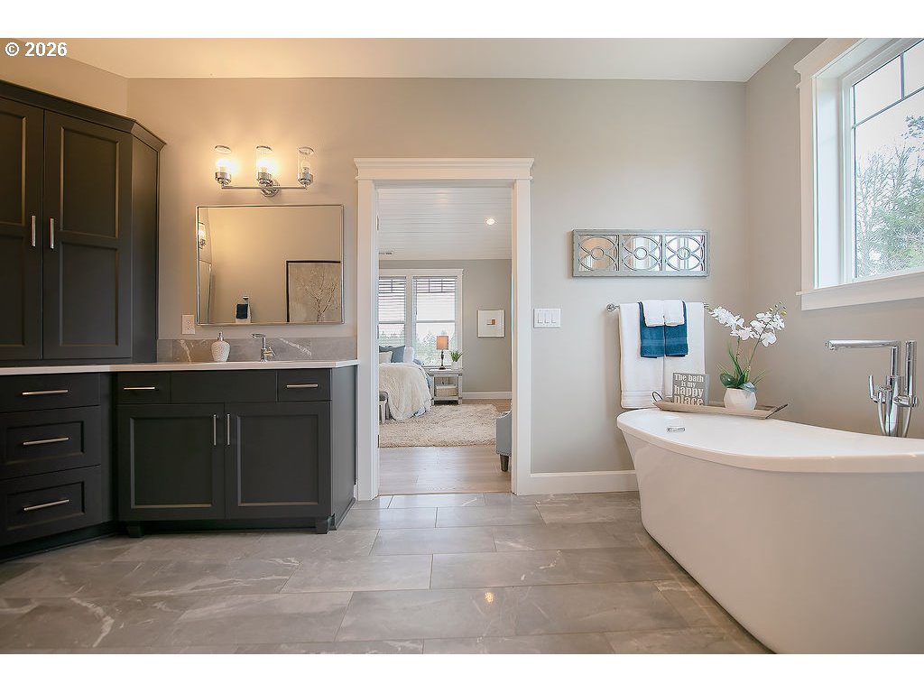 302 Waters Road Castle Rock, WA 98611 - Photo 19 of 48 En Suite Bathroom