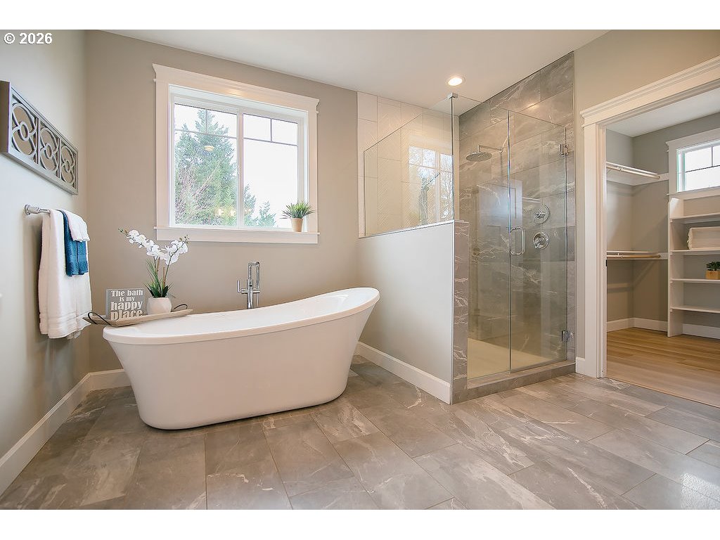 302 Waters Road Castle Rock, WA 98611 - Photo 20 of 48 En Suite Bathroom