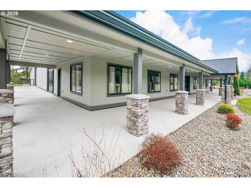 302 Waters Road Castle Rock, WA 98611 - Photo 45 of 48 Covered Porch