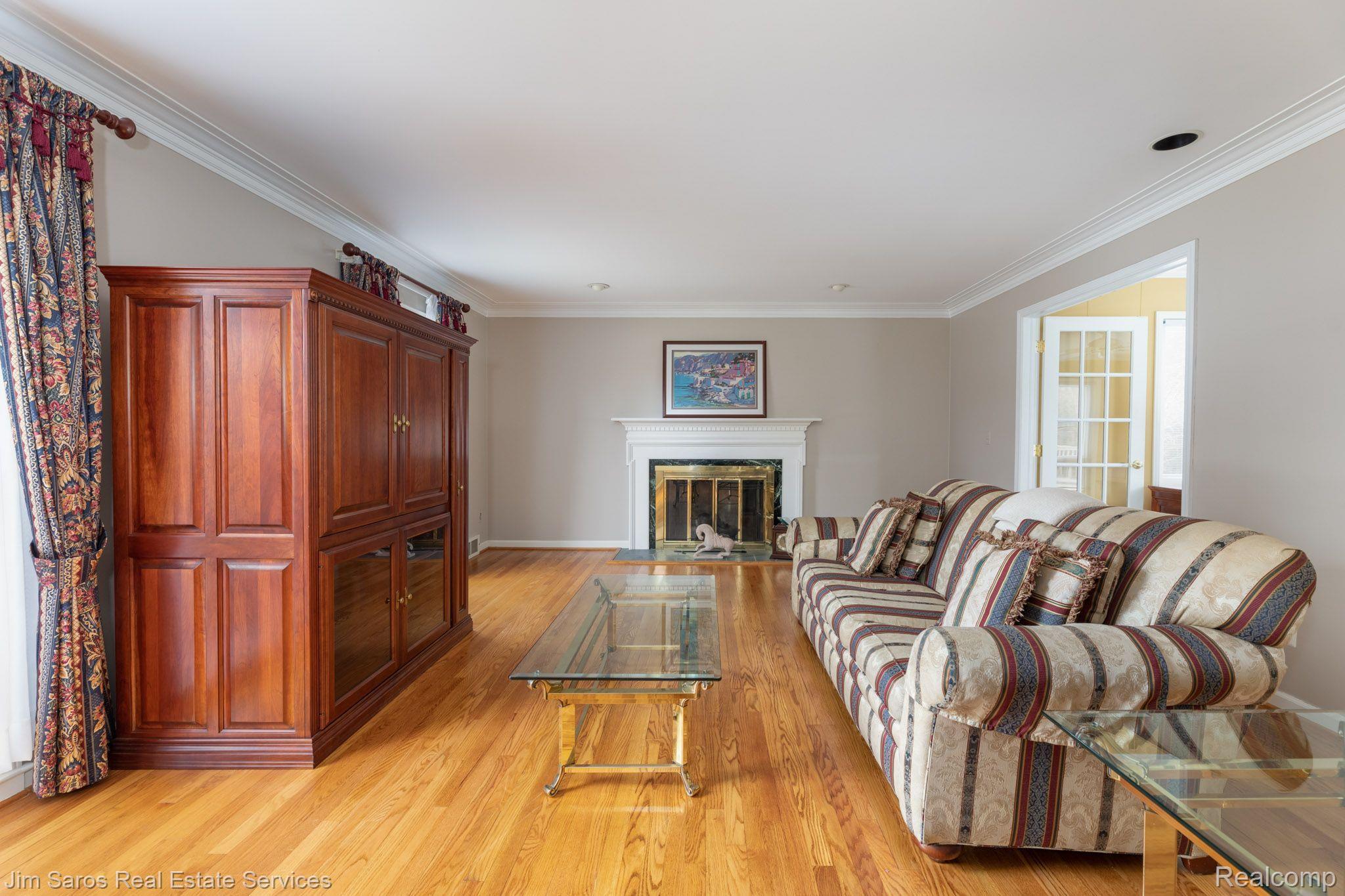 35 South Duval Road Grosse Pointe, MI 48236 - Photo 3 of 34 Gallery Image 3