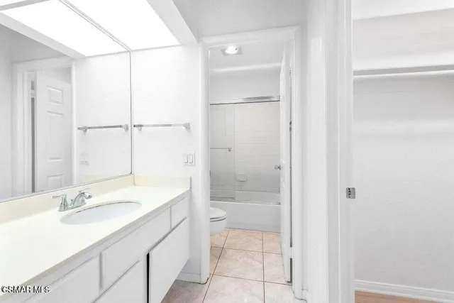 $3,295 | Undisclosed Address, Oak Park, CA 91377