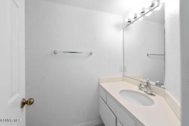 $3,295 | Undisclosed Address, Oak Park, CA 91377
