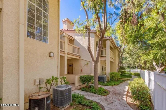 $3,295 | Undisclosed Address, Oak Park, CA 91377