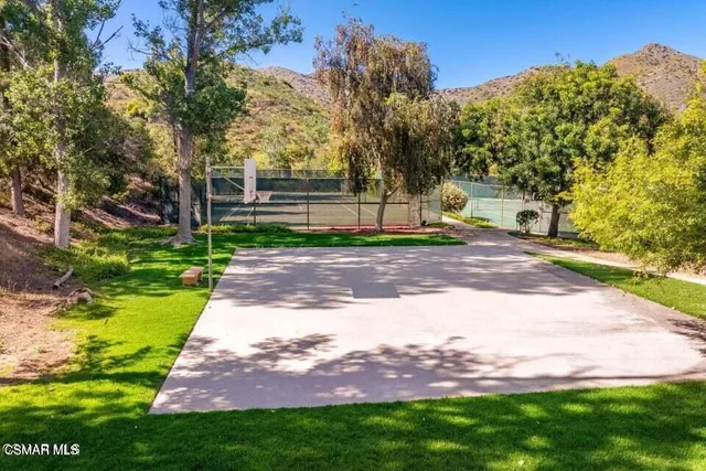 $3,295 | Undisclosed Address, Oak Park, CA 91377