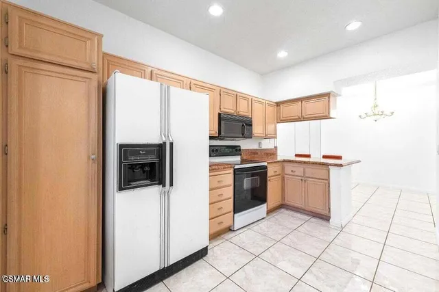 $3,295 | Undisclosed Address, Oak Park, CA 91377