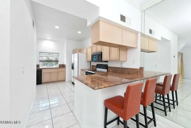 $3,295 | Undisclosed Address, Oak Park, CA 91377
