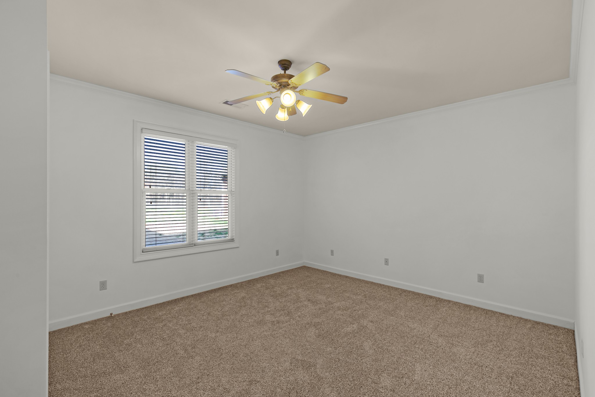 407 McLeary Road Jackson, TN 38305 - Photo 23 of 42 an empty room with a window