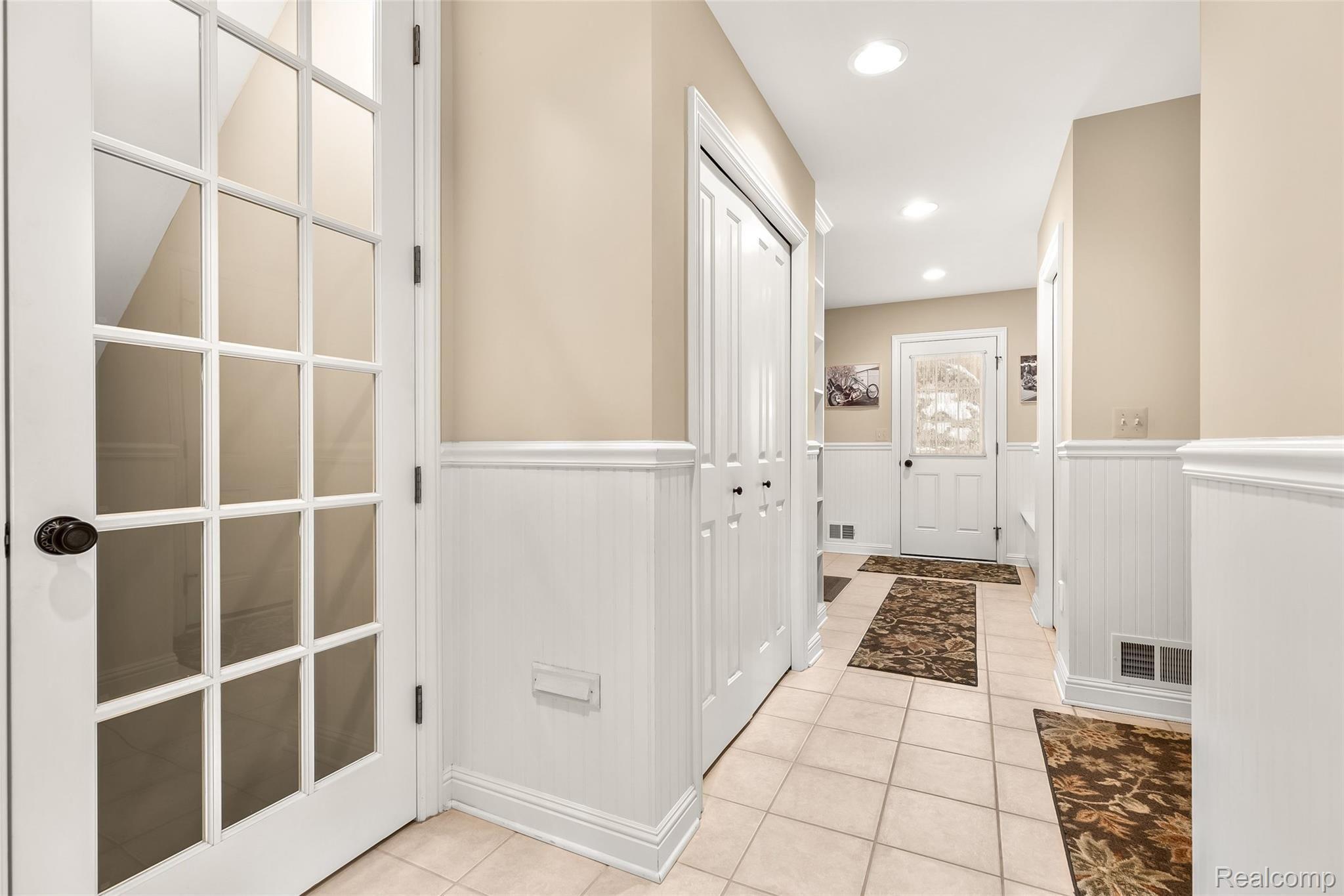 664 Inverness Highland, MI 48357 - Photo 24 of 77 30.Mudroom