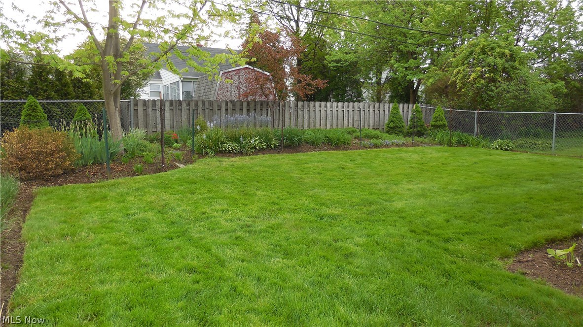 1359 Gordon Road Lyndhurst, OH 44124 - Photo 19 of 23