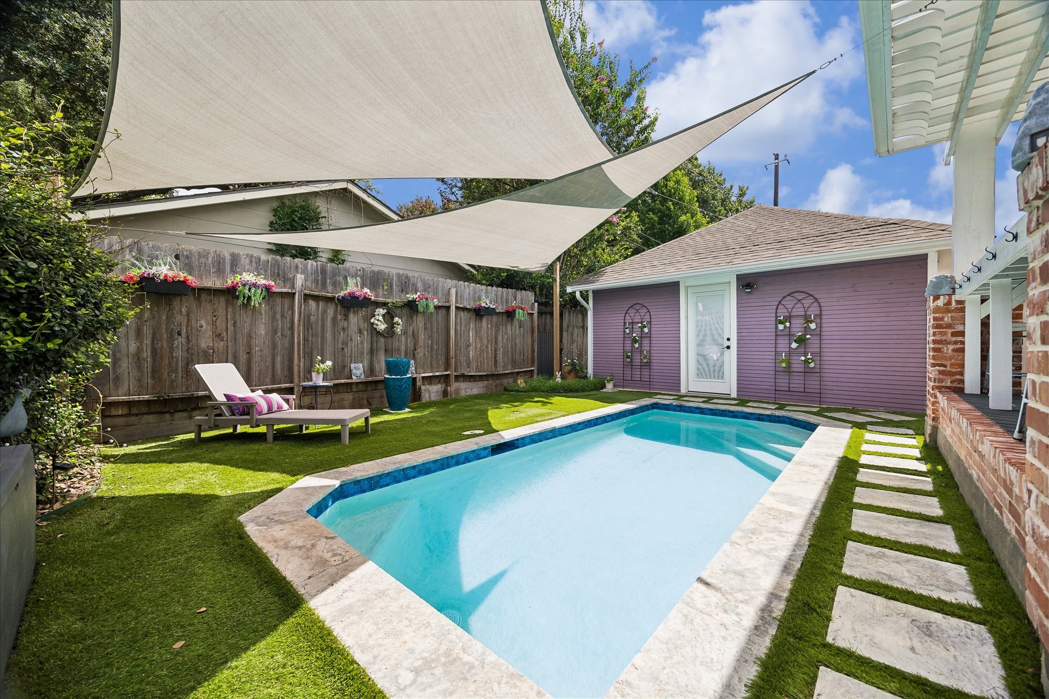 1019 East 14th Street Houston, TX 77009 - Photo 26 of 34 a view of an house with swimming pool and porch