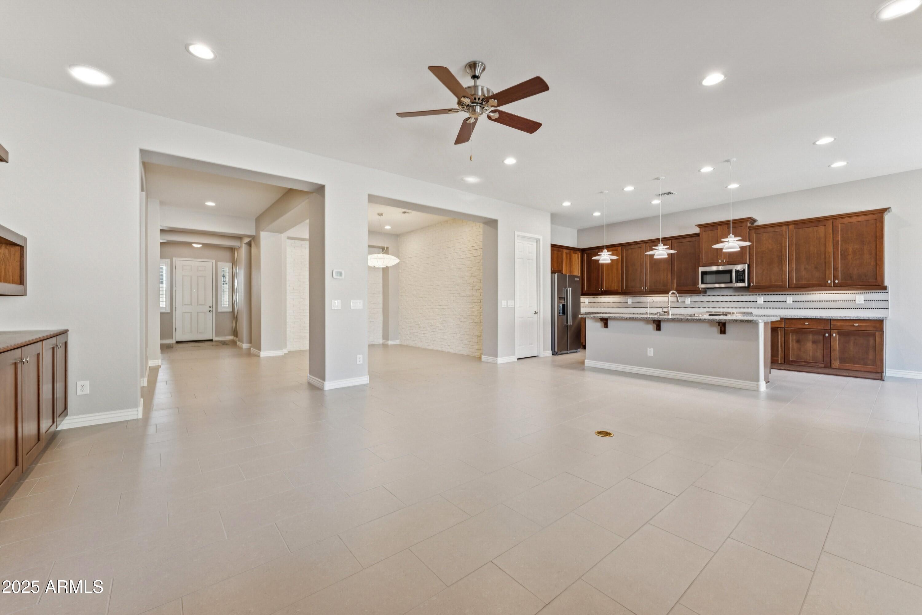 9916 West Redbird Road Peoria, AZ 85383 - Photo 3 of 96 Great Room