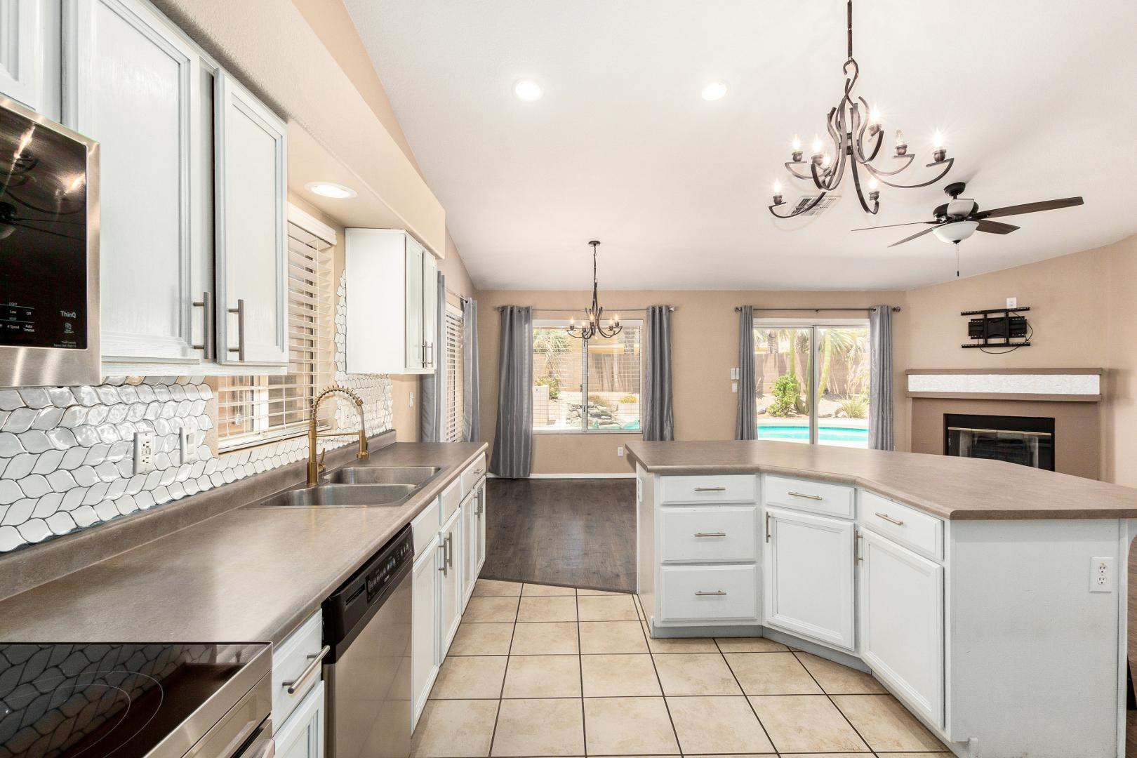 2412 East Wescott Drive Phoenix, AZ 85050 - Photo 12 of 26 Photo #12