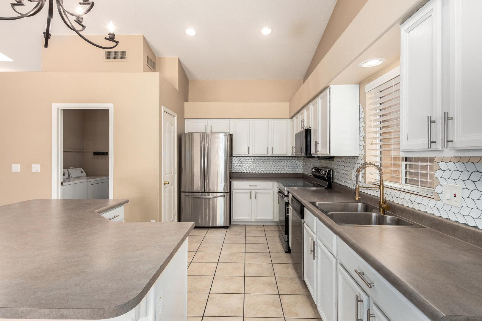 2412 East Wescott Drive Phoenix, AZ 85050 - Photo 3 of 26 Photo #3