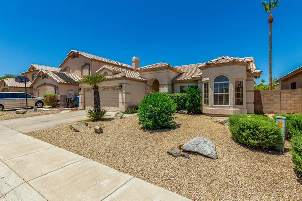 $2,695 | 2412 East Wescott Drive, Phoenix, AZ 85050