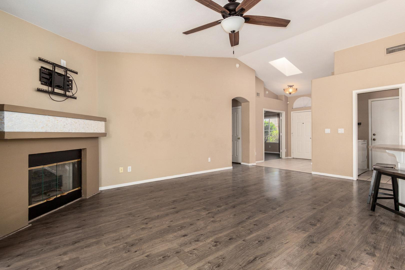 2412 East Wescott Drive Phoenix, AZ 85050 - Photo 8 of 26 Photo #8