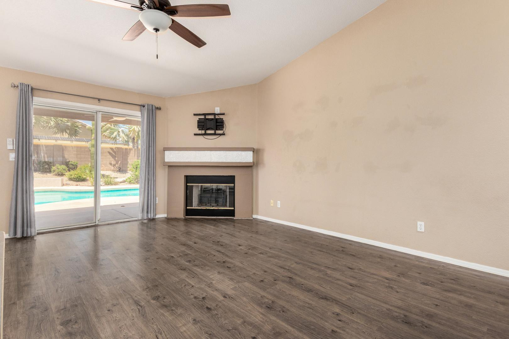 2412 East Wescott Drive Phoenix, AZ 85050 - Photo 9 of 26 Photo #9