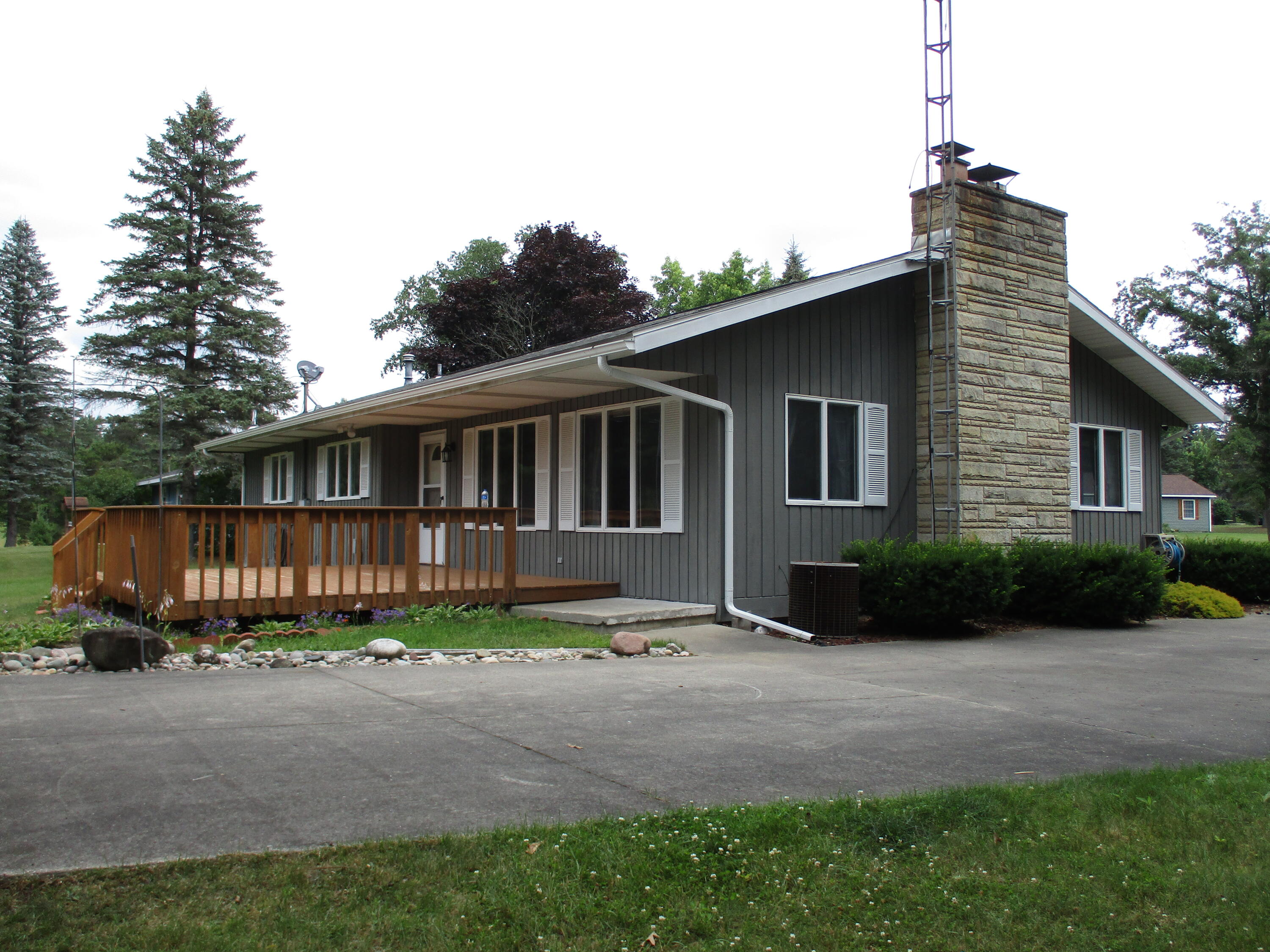 3762 Sheridan Road Lewiston, MI 49756 - Photo 6 of 59 Gallery Image 6