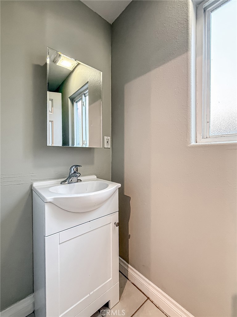 58 Charles Street Moorpark, CA 93021 - Photo 27 of 64 Downstairs bath