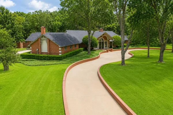 $799,000 | 112 Willowbrook Drive, Athens, TX 75751