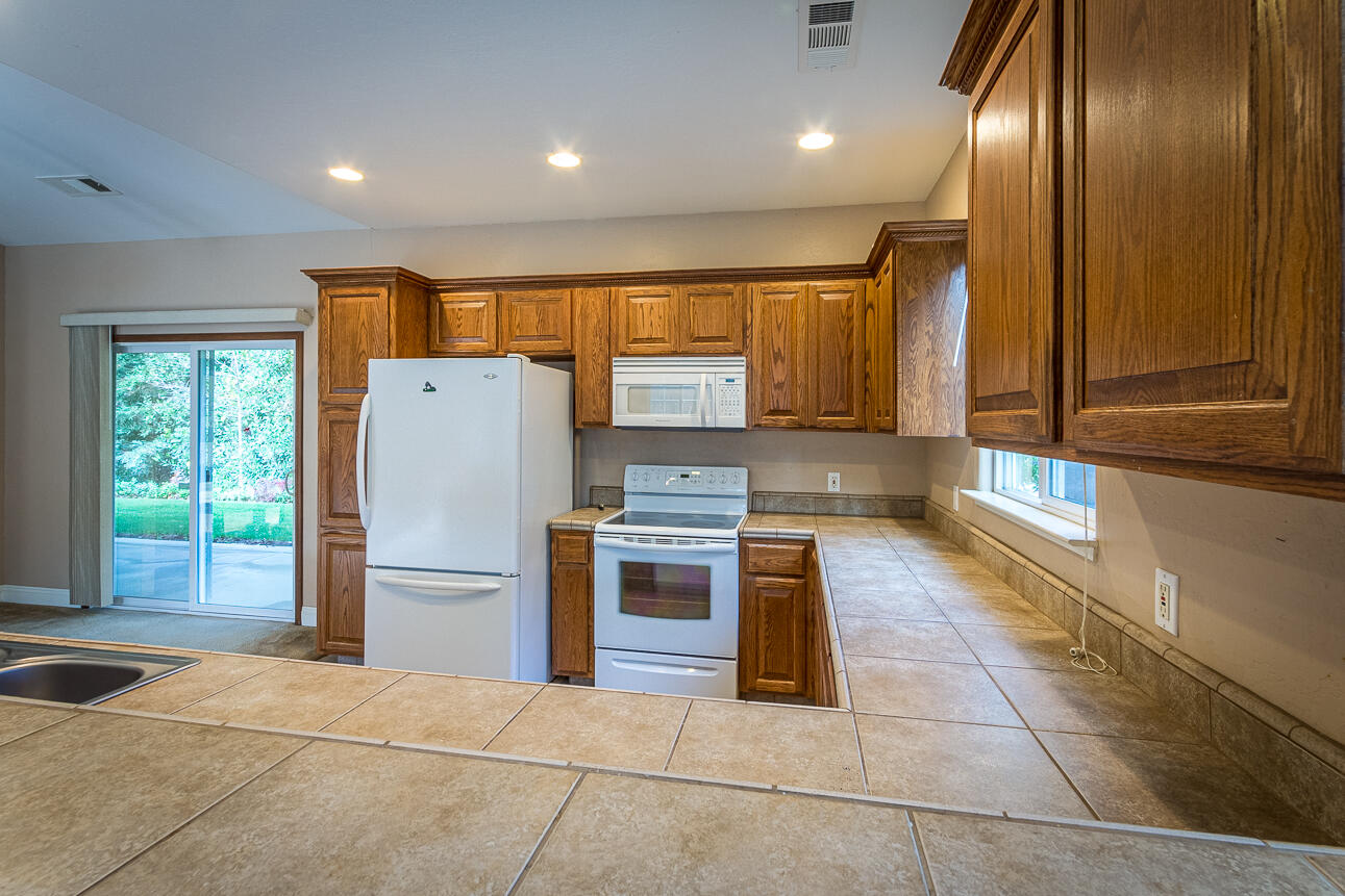 40863 D Sierra Drive Three Rivers, CA 93271 - Photo 46 of 63 IMG_0476-HDR-49