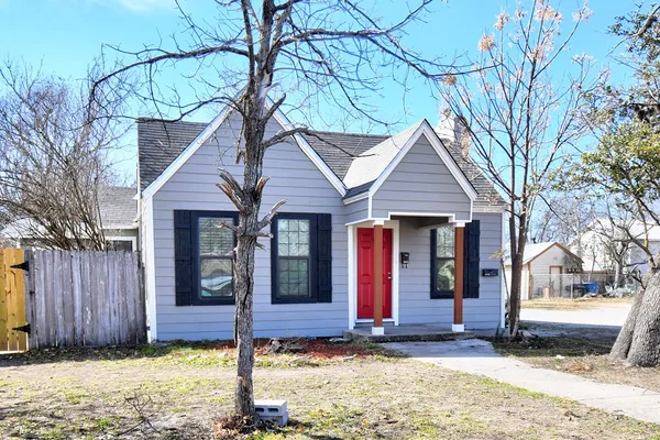$1,700 | 1707 East B E Main Street, Kerrville, TX 78028