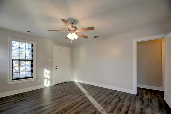 $1,700 | 1707 East B E Main Street, Kerrville, TX 78028
