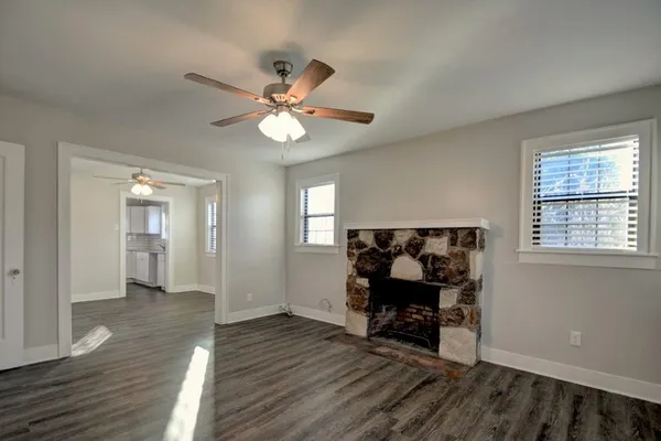 $1,700 | 1707 East B E Main Street, Kerrville, TX 78028