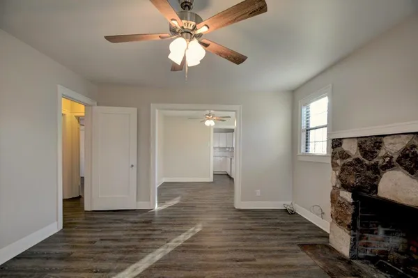 $1,700 | 1707 East B E Main Street, Kerrville, TX 78028