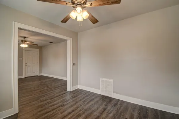 $1,700 | 1707 East B E Main Street, Kerrville, TX 78028