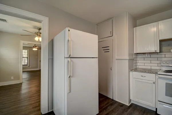 $1,700 | 1707 East B E Main Street, Kerrville, TX 78028