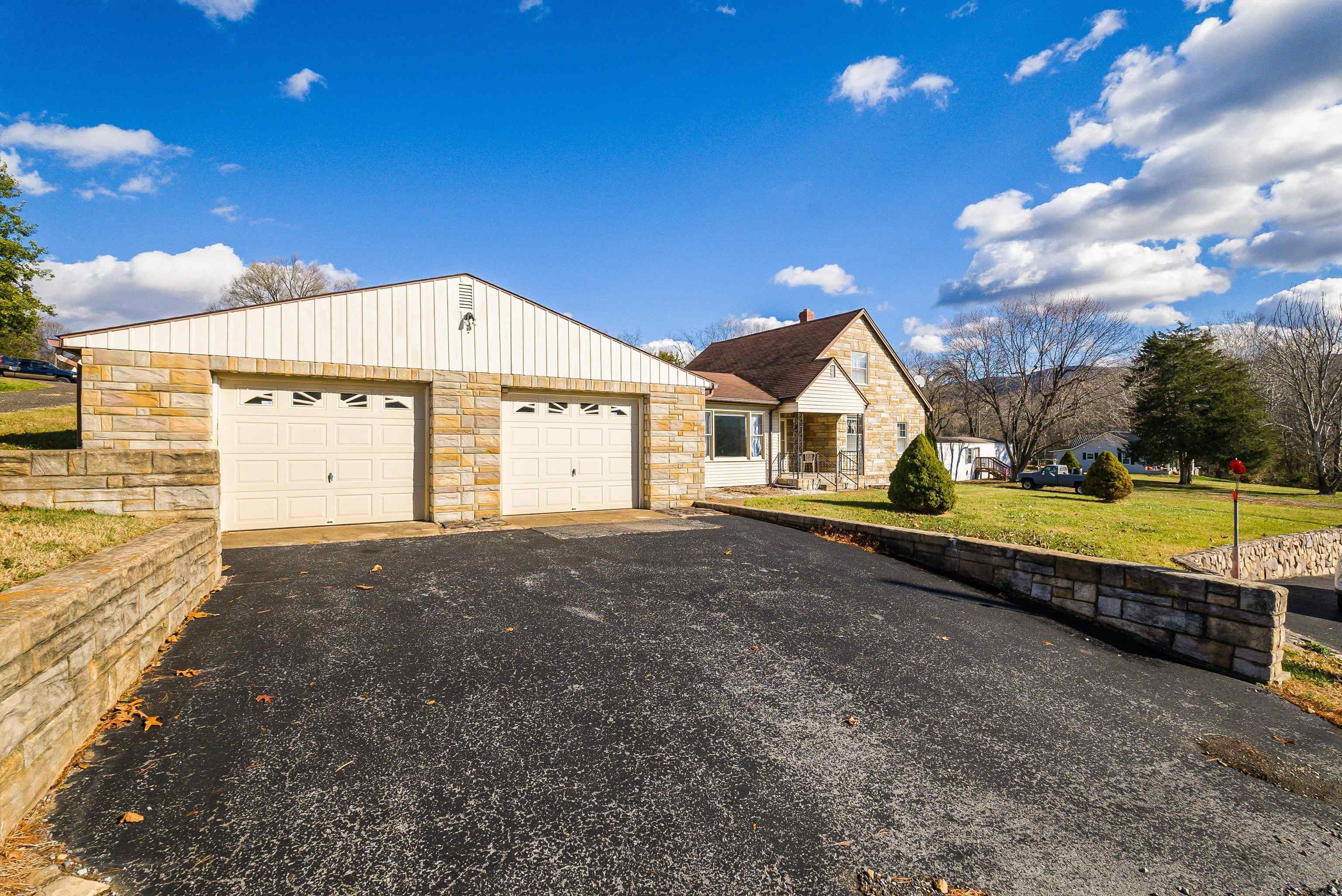 18753 Mt Pleasant Road Elkton, VA 22827 - Photo 3 of 34