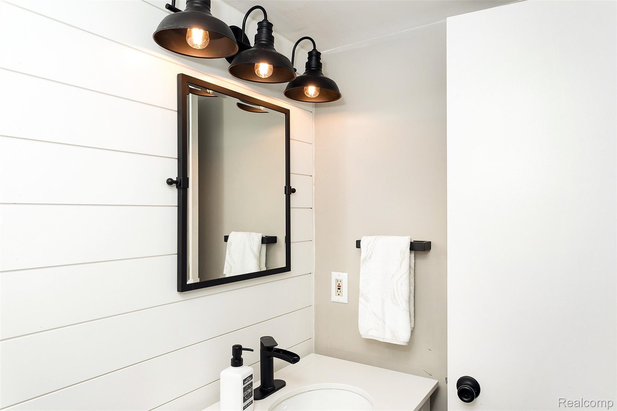 3684 Jennifer Drive Sterling Heights, MI 48310 - Photo 32 of 39 Powder room