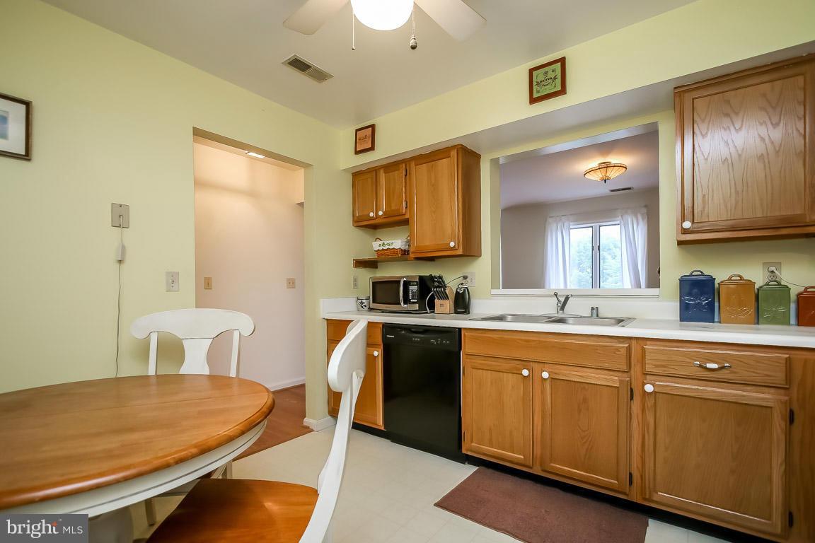 465 Pleasanton Road, Unit C34 Westminster, MD 21157 - Photo 15 of 27 Kitchen