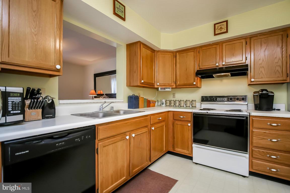 465 Pleasanton Road, Unit C34 Westminster, MD 21157 - Photo 16 of 27 Kitchen
