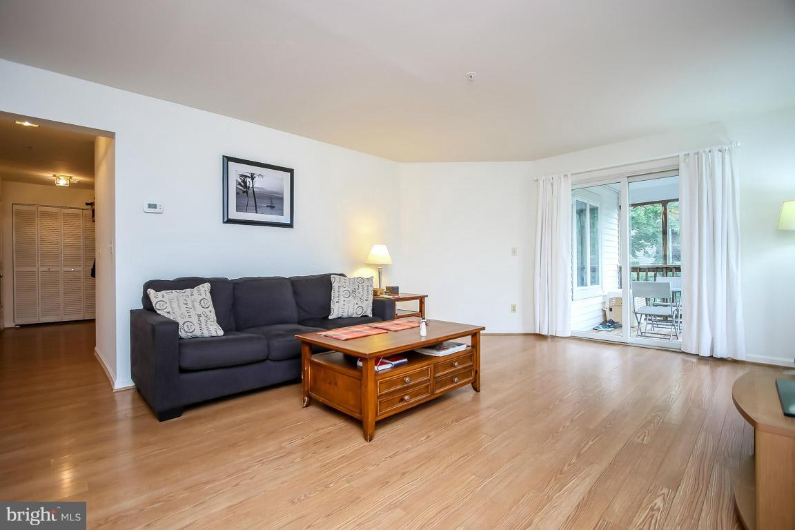 465 Pleasanton Road, Unit C34 Westminster, MD 21157 - Photo 5 of 27 Living Room